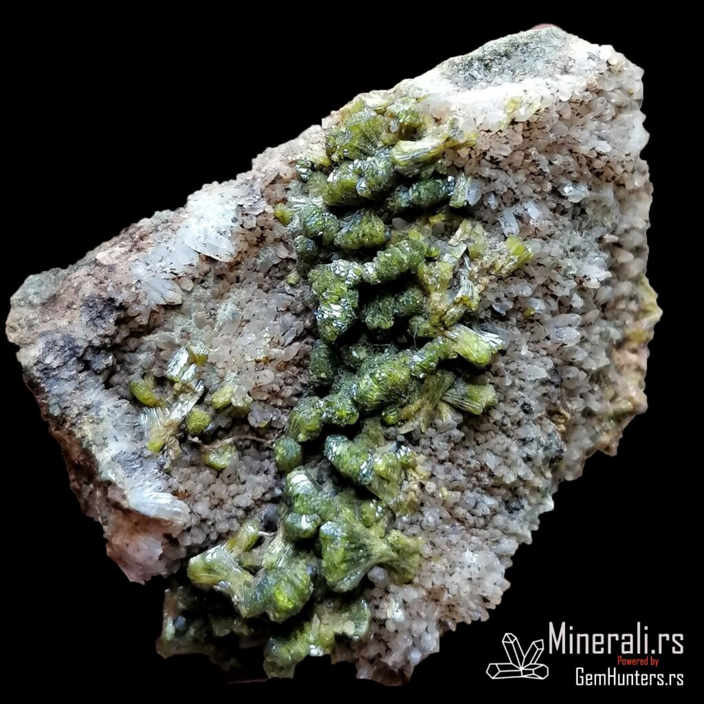 Radijalni kristali epidota iz Imilchila na podlozi kvarca